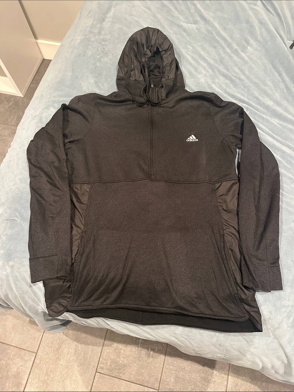 adidas Women ‘s Black Performance Hooded Pullover Jacket fitted